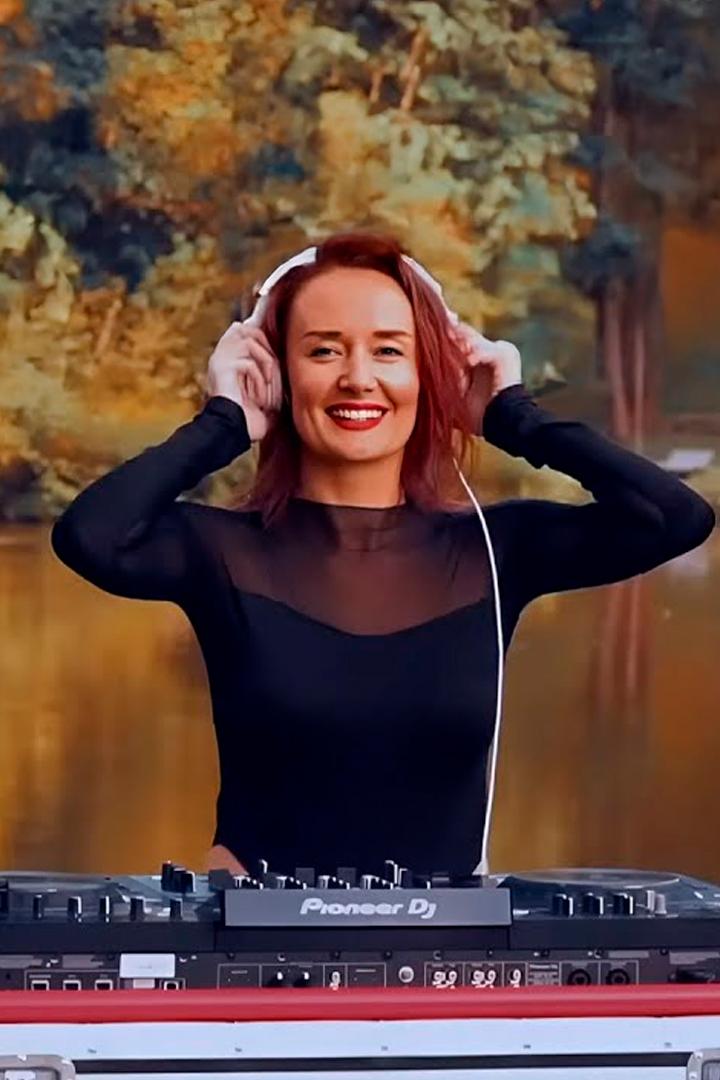 Volkova. Live Melodic House & Progressive House DJ Mix. Cesis Castle (volkova-live-melodic-house-progressive-house-dj-mix-cesis-castle) Музыка