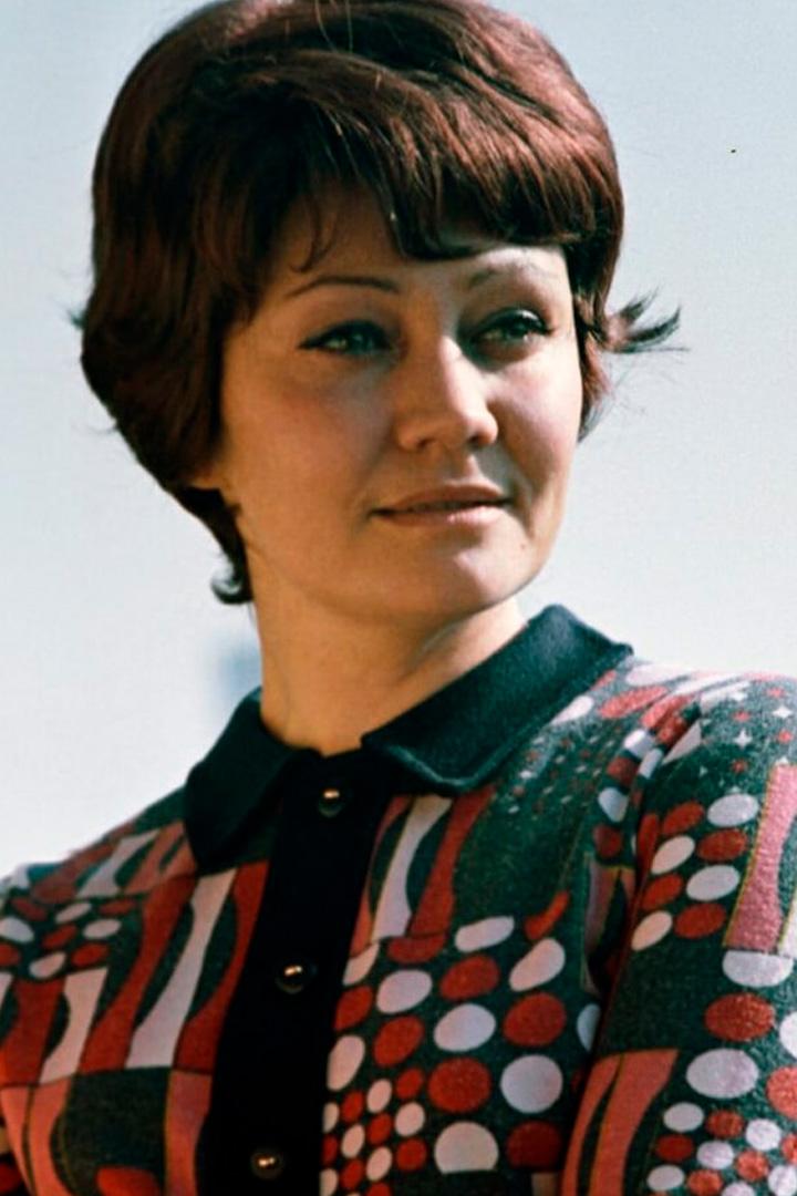 Лариса Лужина. Она была в Париже (larisa-luzhina-ona-byla-v-parizhe) Документальный фильм