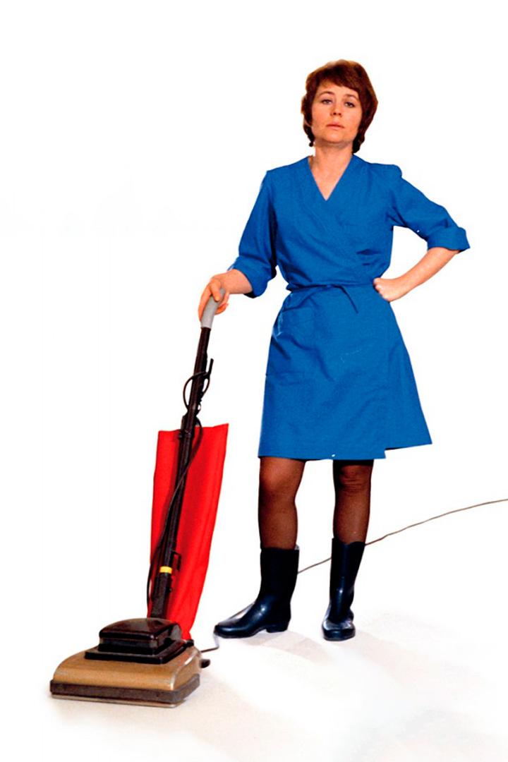 Она не пьёт, не курит, не клеит парней, но она... болтает! (ona-ne-pet-ne-kurit-ne-kleit-parnej-no-ona-boltaet) Фильм 1969