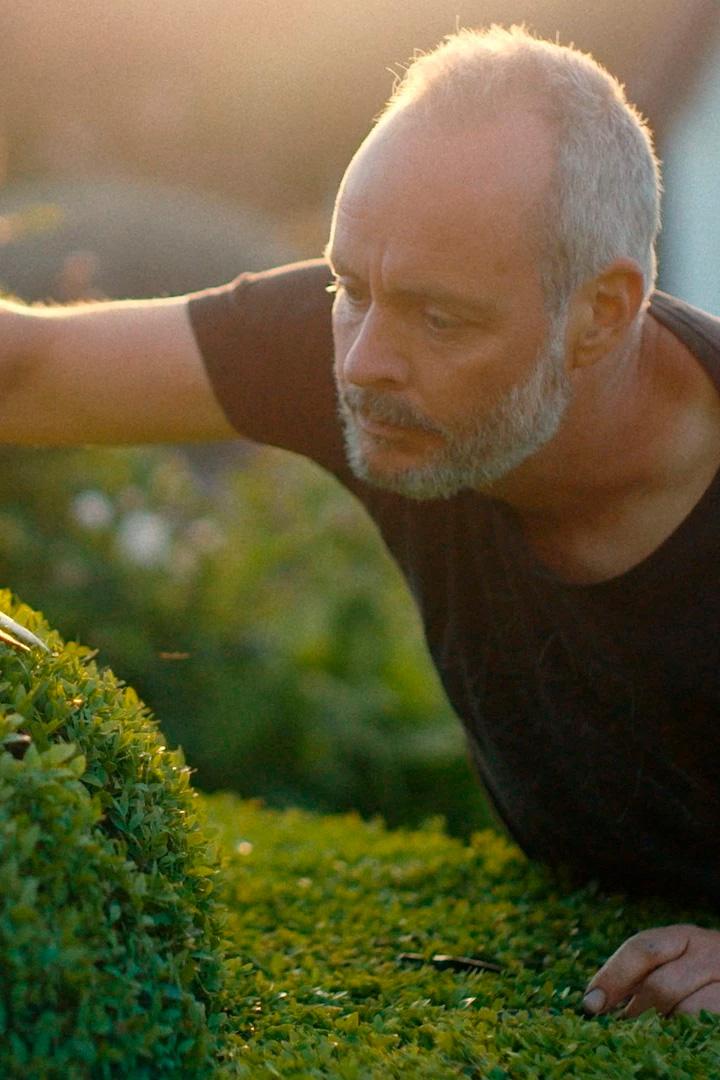 Le jardinier, le bouddhiste et l'espion (le-jardinier-le-bouddhiste-et-lespion) Документальный фильм